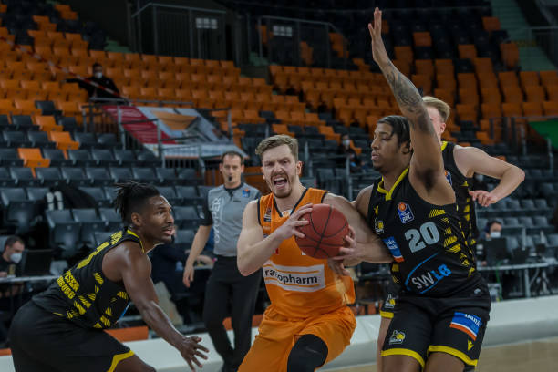 固的防守和 固的防守和