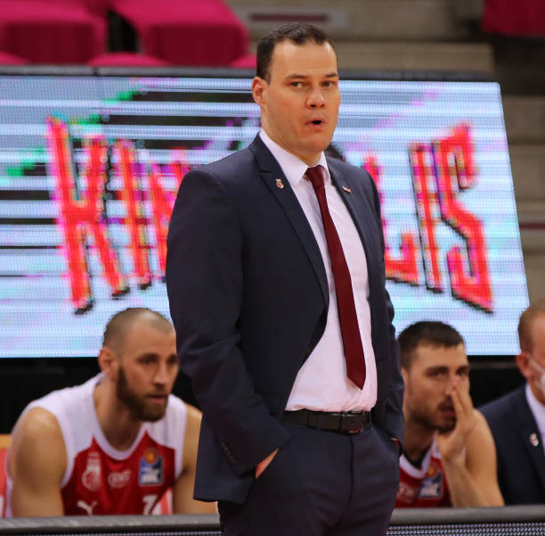 守型中场 守型中场