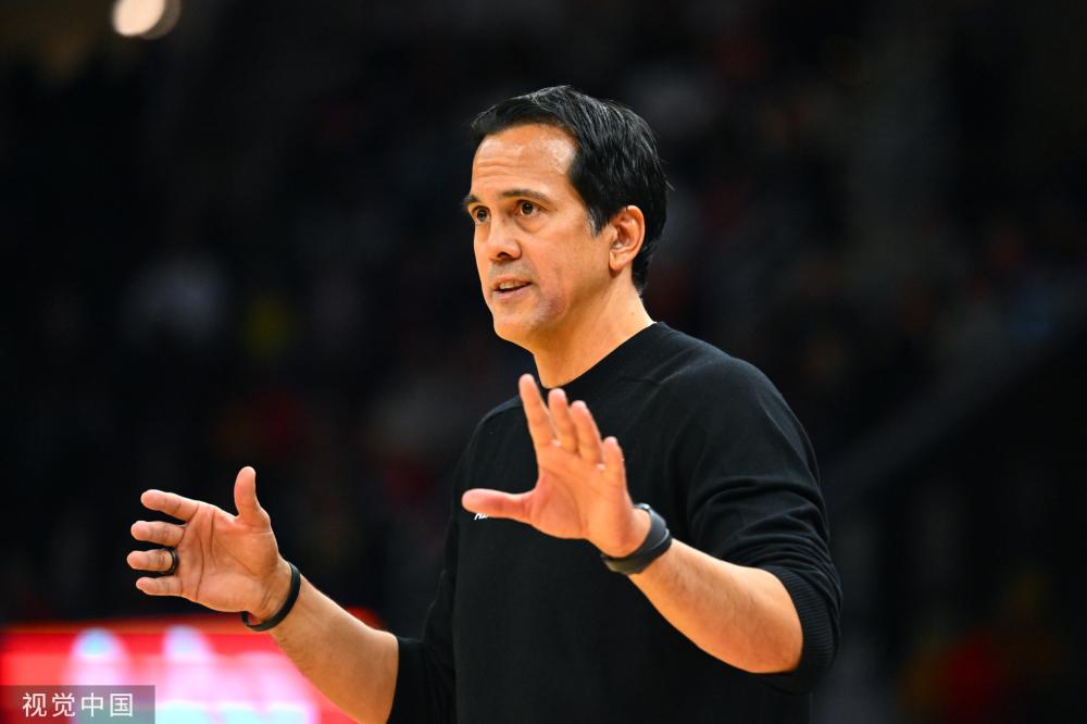 的对手露出 的对手露出